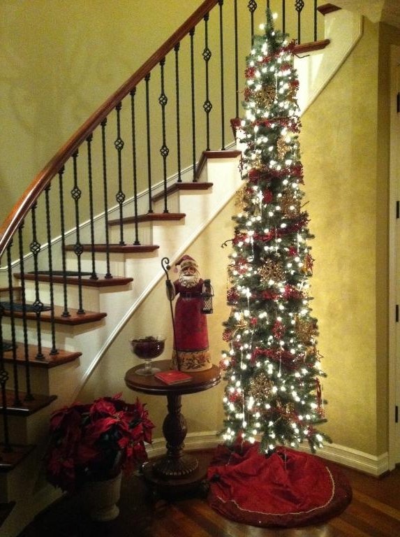 25 Awesome Slim Christmas Tree Decorations Ideas MagMent 25-awesome-slim-christmas-tree-decorations-ideas-magment
