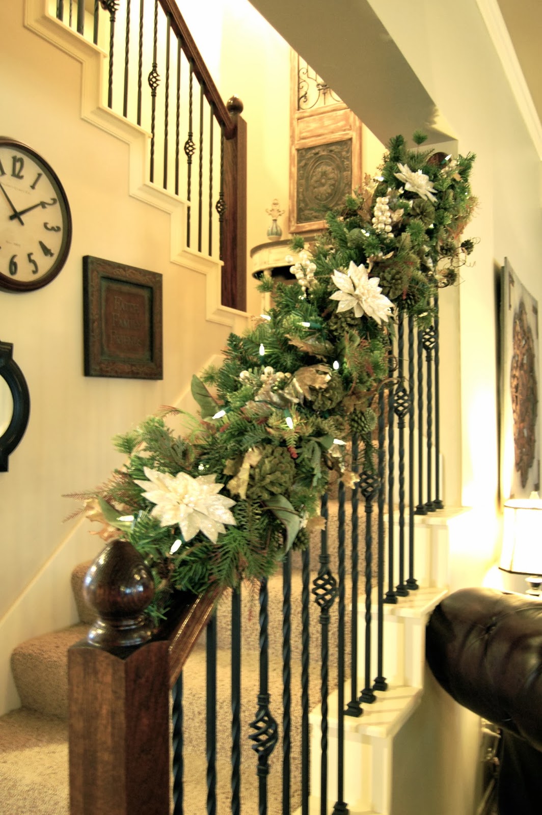 Christmas Staircase Decorations Ideas for This Year
