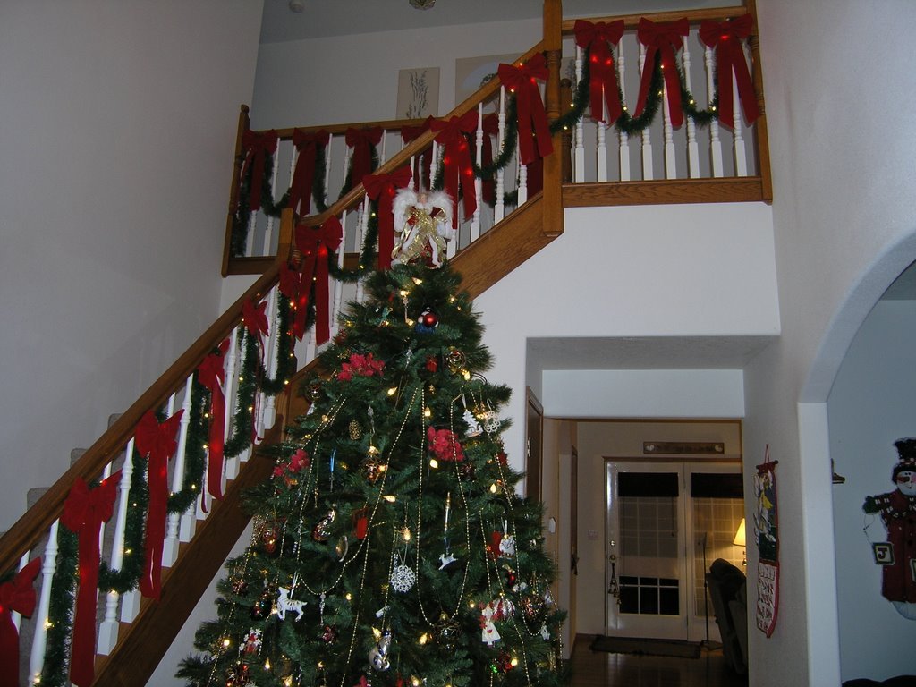 Christmas Staircase Decorations Ideas for This Year