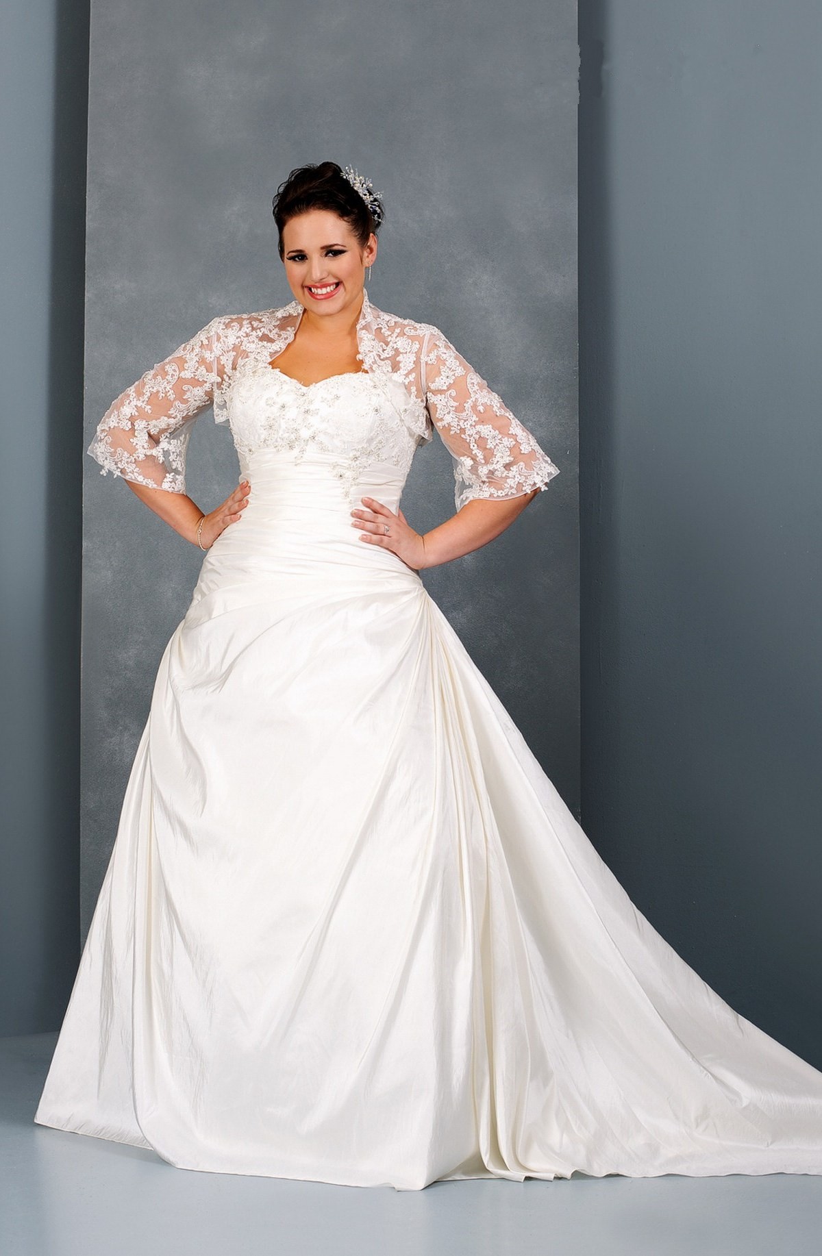 15 Plus Size Wedding Dresses To Make You Look Like Queen