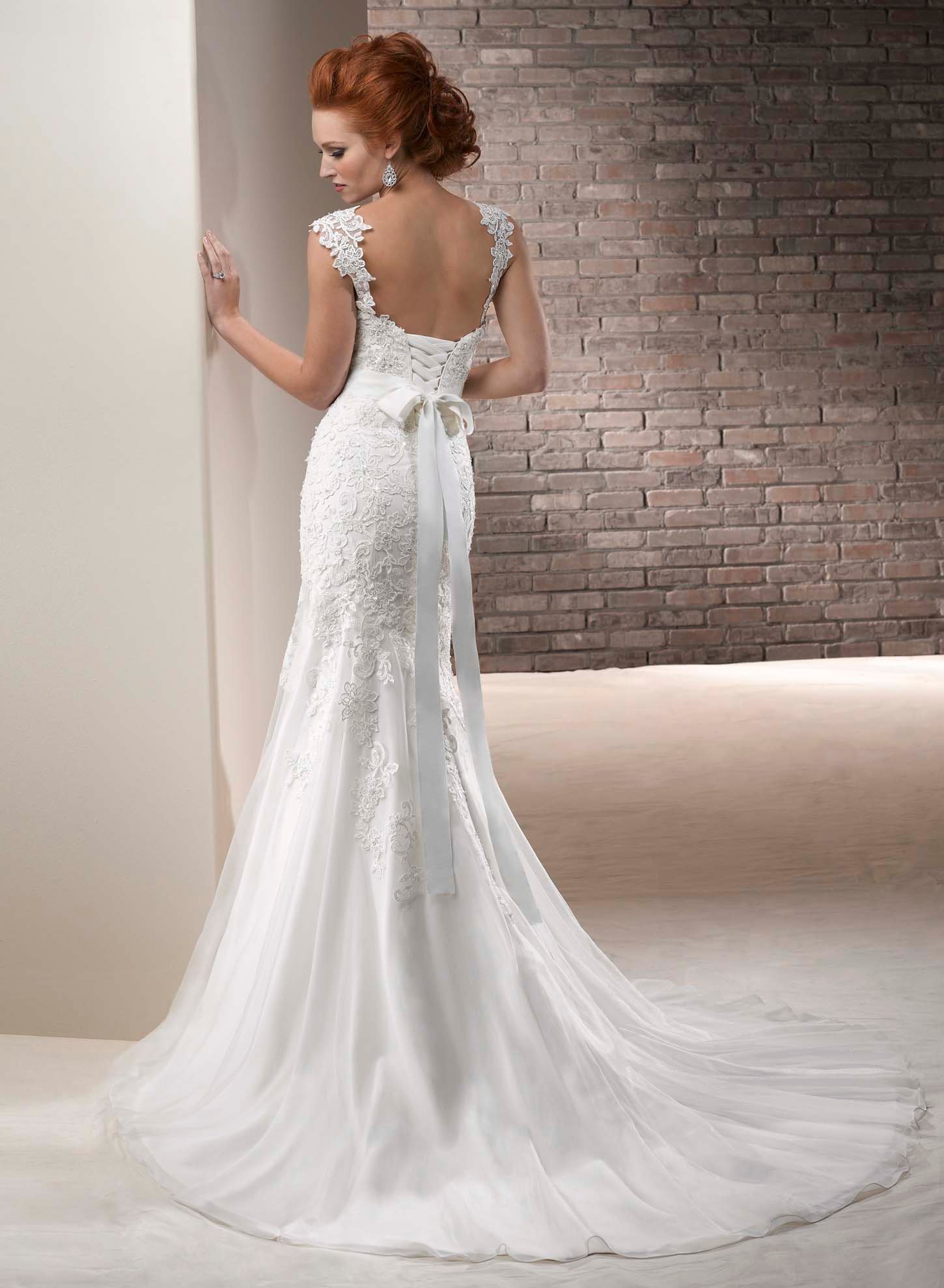 20 Inspired Winter Bridal Luxury  Wedding Dresses  MagMent