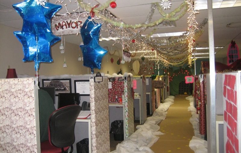 25 Photos of Office Christmas Decorations Ideas - MagMent