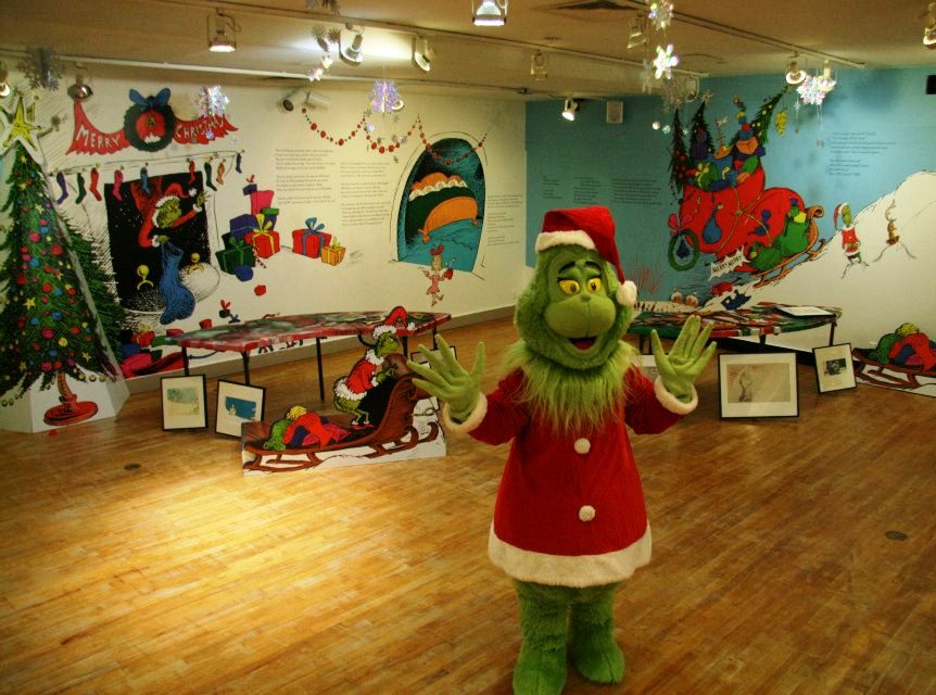 30 Grinch Christmas Decorations Ideas - MagMent