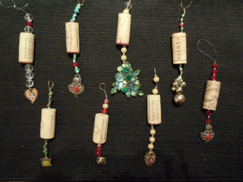 30 Creative DIY Wine Cork Christmas Ornaments Ideas - MagMent