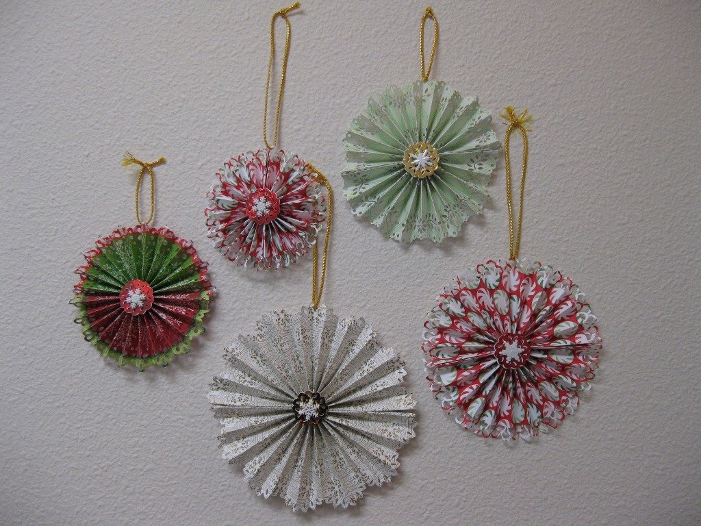 25 Easy Paper Christmas Ornaments You Can Make At Home MagMent