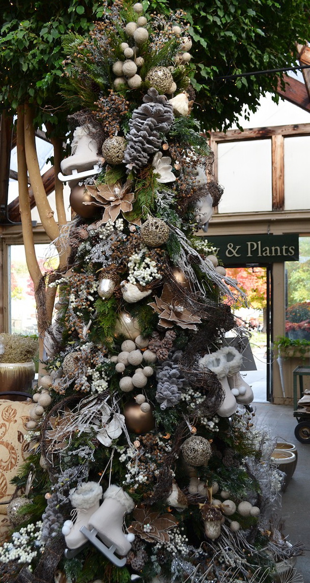 25 Amazing Outdoor Christmas Tree Decorations Ideas - MagMent