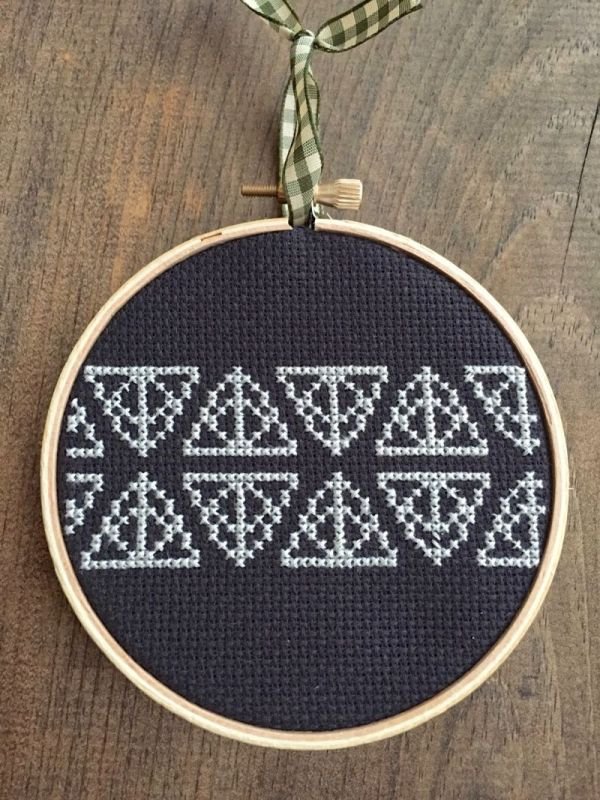 25 Awesome Cross Stitch Christmas Ornaments Ideas - MagMent