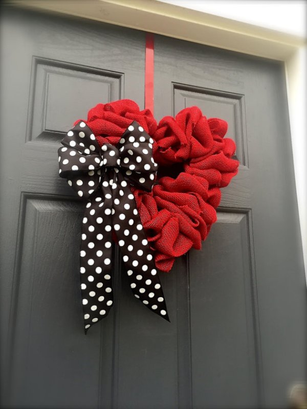 25 Beautiful Outdoor Valentines Decorations Ideas - MagMent